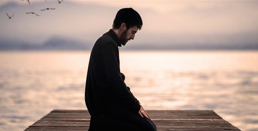 الصلاة بالحذاء