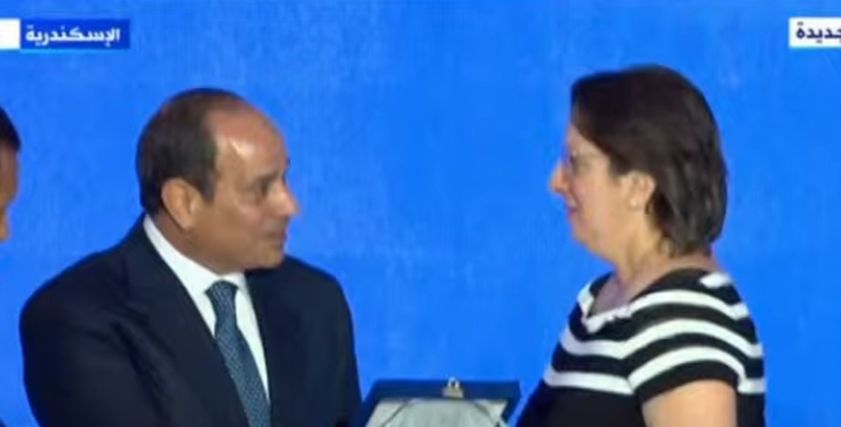 الرئيس السيسي يكرم فيبي وصفي