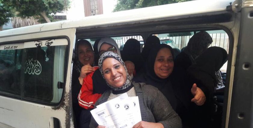 السيدات أكثر إقبالا على مكاتب الشهر العقاري لليوم السادس لتحرير التوكيلات لمرشحي رئاسة الجمهورية.. وحملات دعم السيسي تحشد المواطنين
