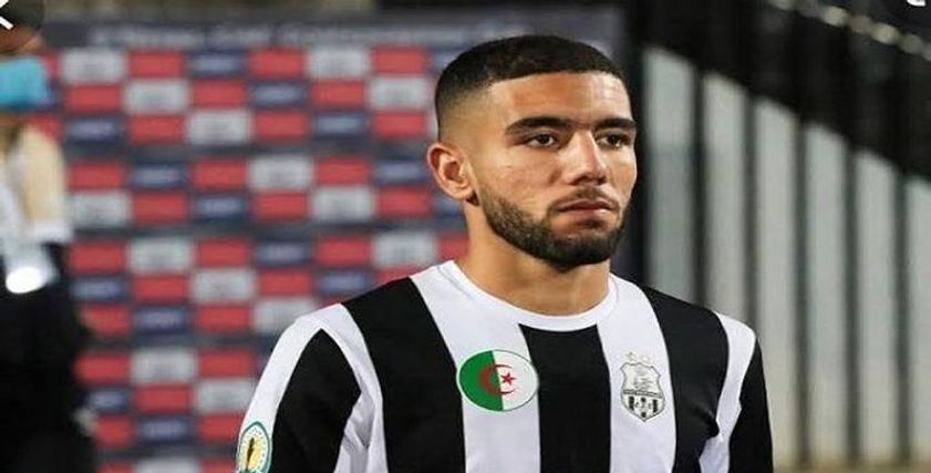 اللاعب الجزائري أحمد القندوسي