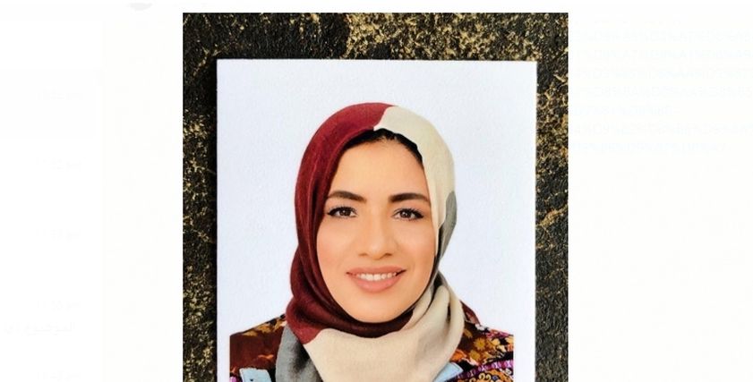 الكاتبة منال عزام