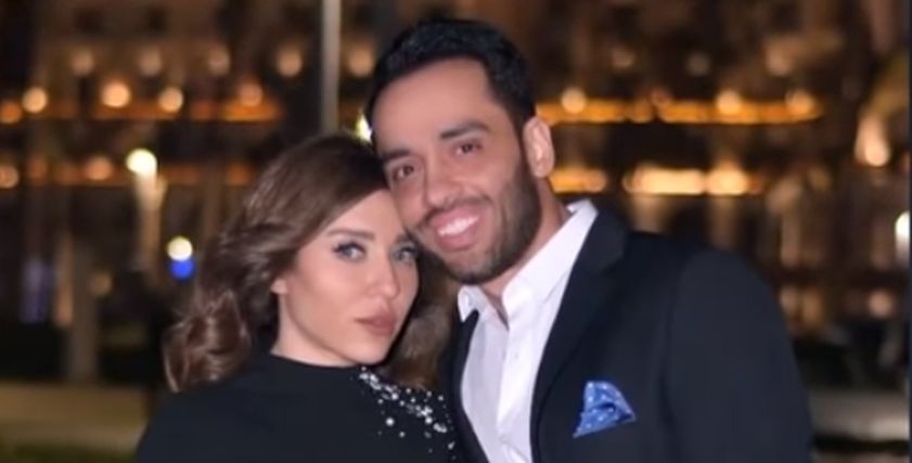 الفنان رامي جمال وزوجته