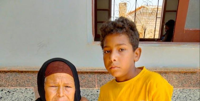 المسنة غالية أحمد وحفيدها
