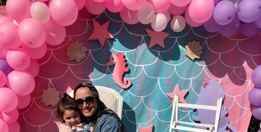نرمين سالم ونجلتها