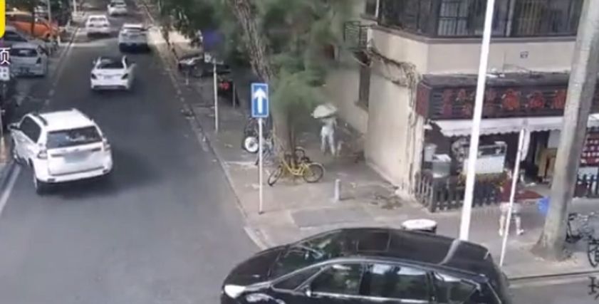 امرأة تفقد حياتها بعد دهسها اسفل سيارة