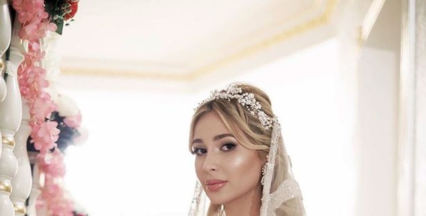 عروس تمنع أقاربها من أكلي اللحوم من حضور زفافها