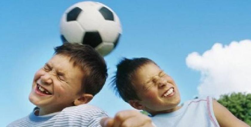 ضربات الرأس بسبب كرة القدم يمكن أن تتسبب في الإصابة بالزهايمر