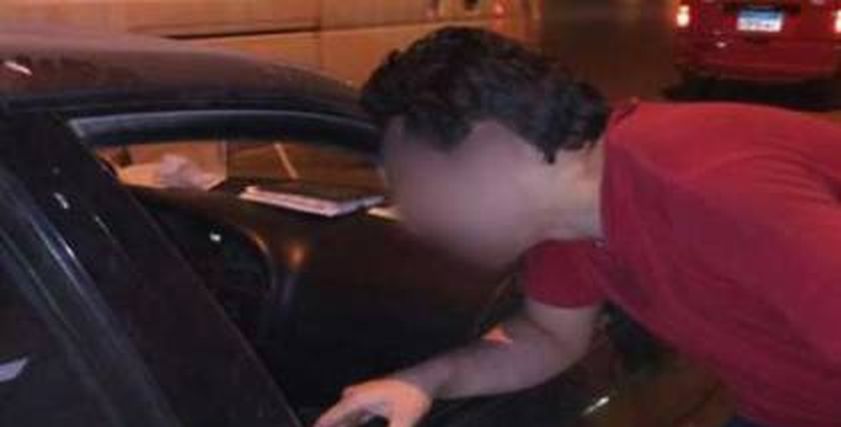 زوجة تطلب «الخلع» من «مدلك مساج»: «شغال في الدعارة وبيبيع نفسه بالفلوس للعواجيز والأجانب»