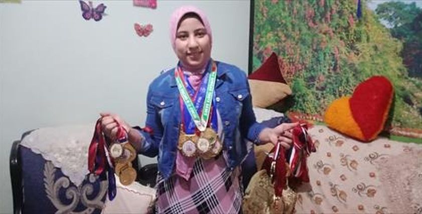 «رانيا».. تحدت العادات الريفية وحصدت 3 ميداليات فى بطولة العالم لرفع الأثقال