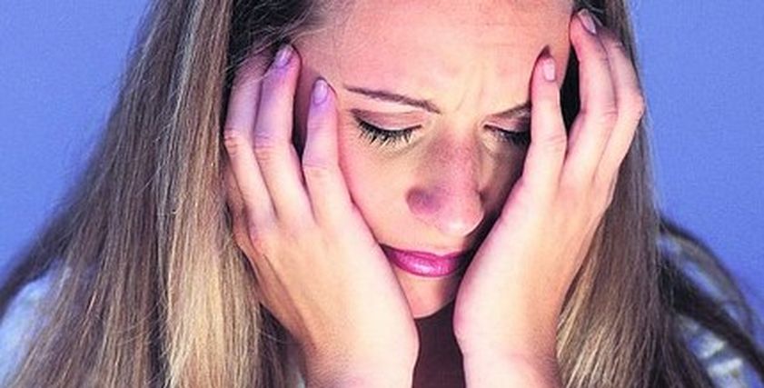 كيف تتعاملي مع طفلك إذا اكتشف خيانتك.. استشاري: