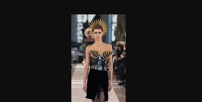 قطع مميزة وفريد في عرض أزياء ضمن أسبوع موضة باريس بتوقيع Schiaparelli