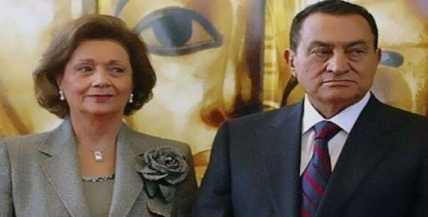 الرئيس الراحل مبارك وقرينته سوزان مبارك