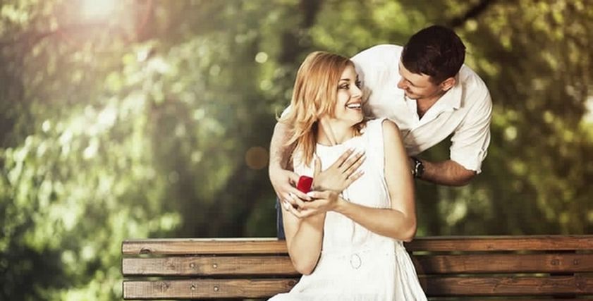 رد فعل الفتاة على كلمة بحبك