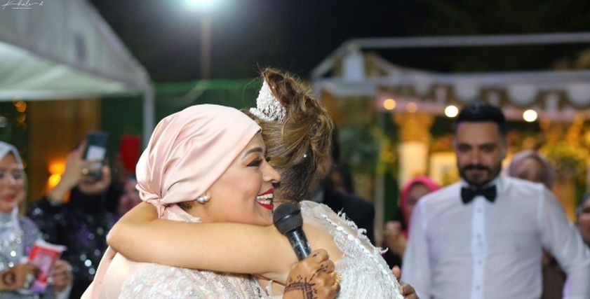 العروس ووالدتها