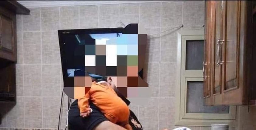 رجل يطلق زوجته بسبب أغنية مسيطرة