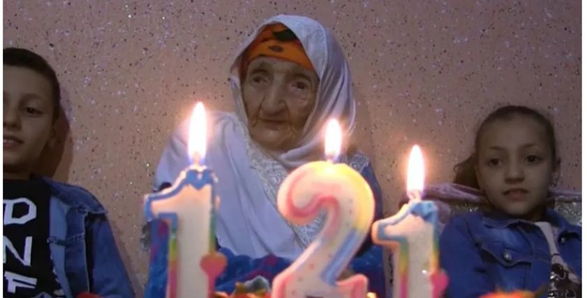 فاطمة معزوز أكبر معمرة جزائرية