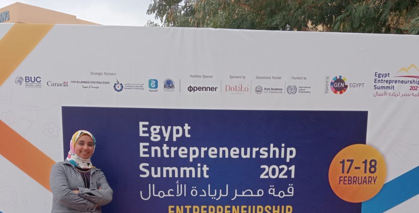«يسرا» تطوع تعليمها لخدمة أطفال الصعيد بأول أكاديمية لتبسيط العلوم بأسوان