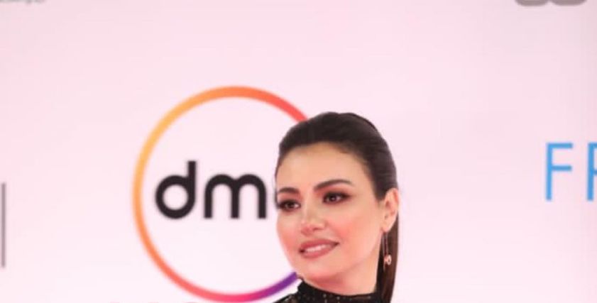 الفنانة دينا فؤاد