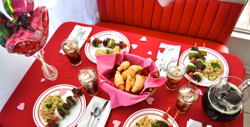 5 طرق رومانسية للاحتفال بعيد الحب في المنزل