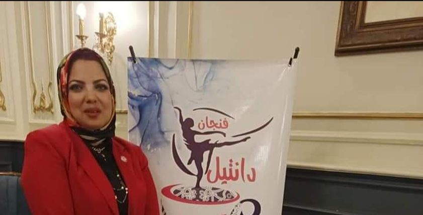 أميرة مجاهد تعالج السيدات بالفن