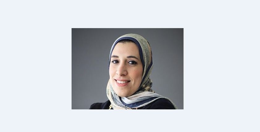 تكريم الباحثة منة الصيرفي بجائزة التميز العلمي في باريس
