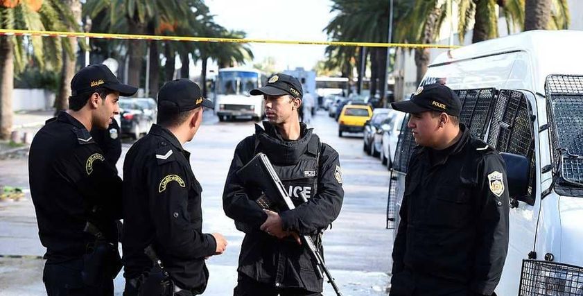 عجوز تونسية تتعرض للسرقة ومواطنون يجمعون لها المال