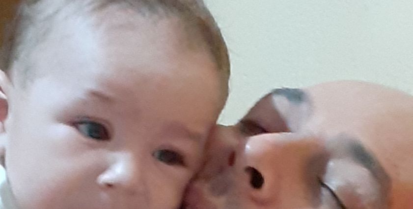 الطبيب محمود سامي مع ابنه
