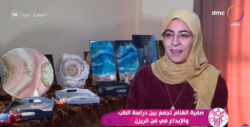 طالبة تجمع