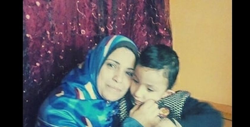 وفاء محمد تتمنى علاج  طفلها على نفقة الدولة