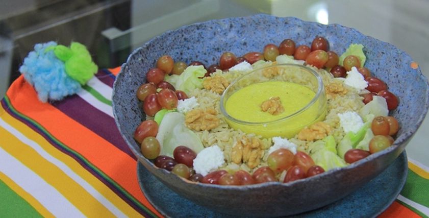 سلطة الأرز بالعنب وعين الجمل