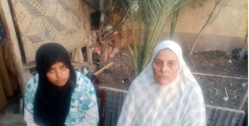 الجدة وحفيدتها 