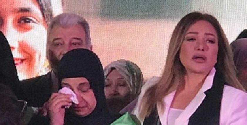 عاطفة الأمومة تتجلى.. مواقف لـ ليلى علوي تثبت أن