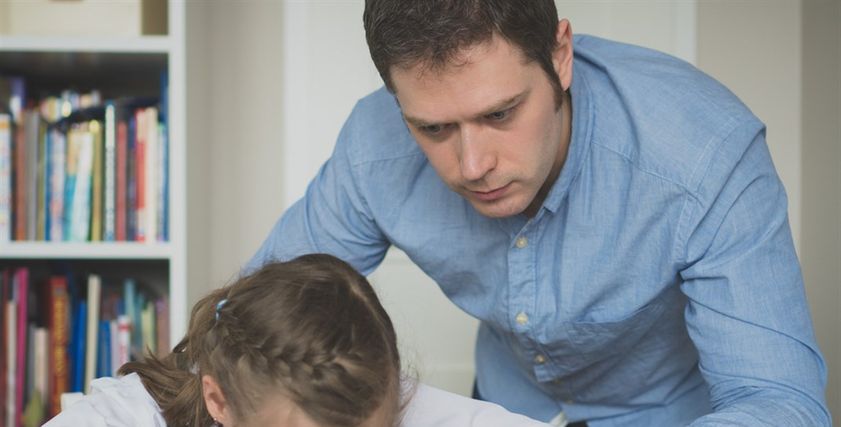 كيفية التعامل مع الأبناء وقت ظهور النتيجة - تعبيرية