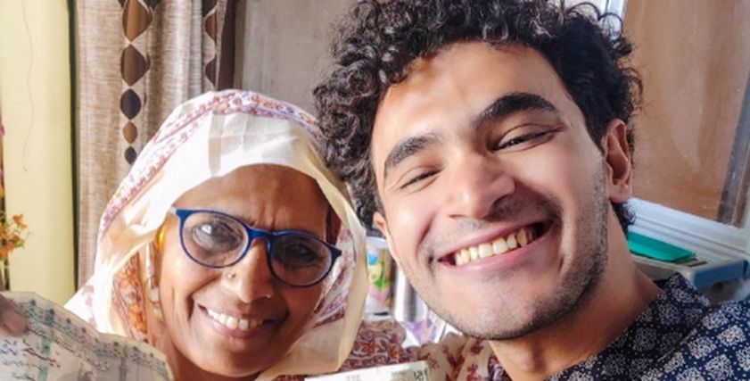 أحمد مع السيدة الهندية