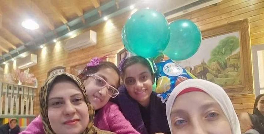 أسماء وبناتها ببورسعيد