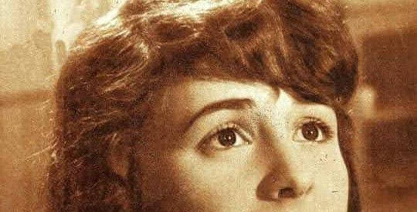 الفنانة زيزي مصطفى