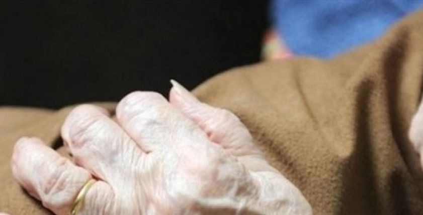 صورة أرشيفية ليد سيدة مسنة