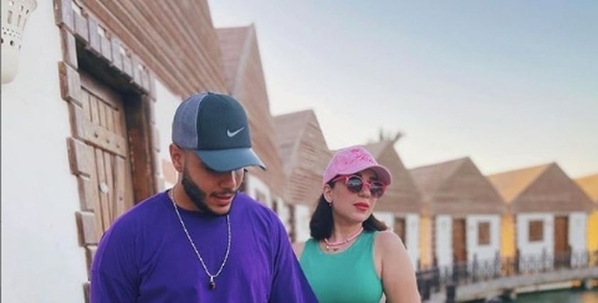 أسما شريف منير وأنتيكا