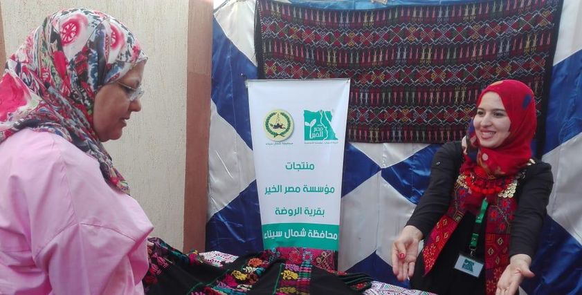 رئيس قطاع الغارمين خلال تفقدها معرض