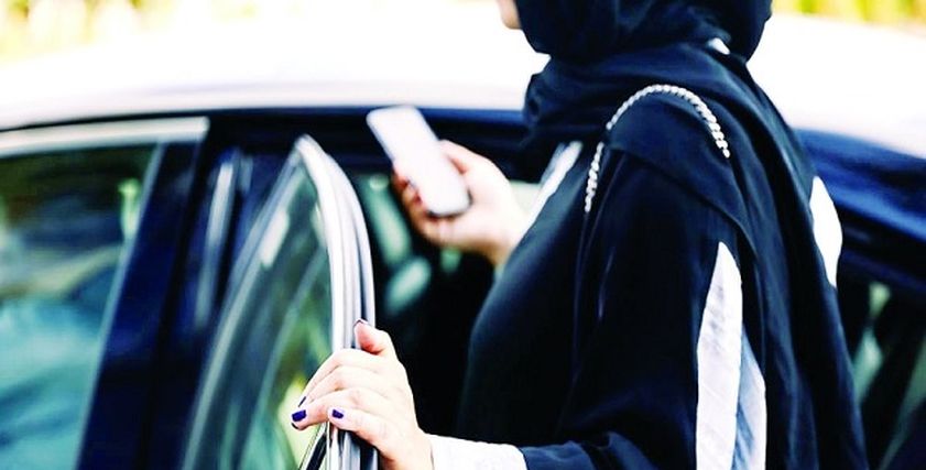 سائق يحاول الاعتداء على فتاة على الطريق الصحراوي..