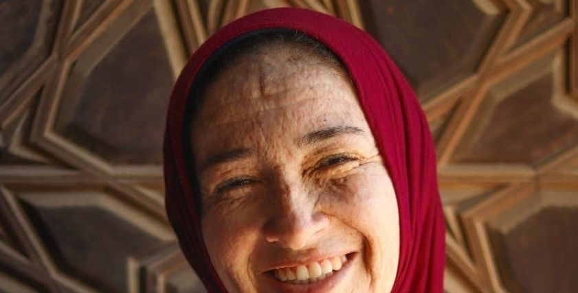 الشابة المجاورة للسيسي بمؤتمر الشباب لـ
