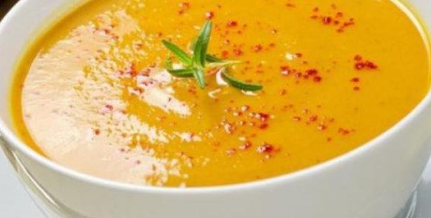 طبق عدس بالأرز والطشة