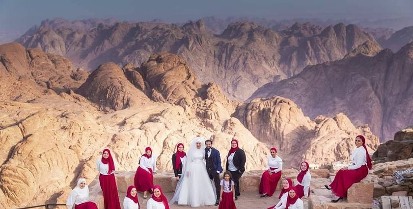 حفل زفافا على قمة جبل موسى