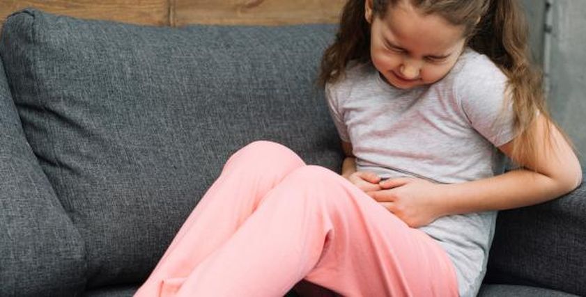 آلام المعدة لدى الأطفال دليلًا على الإصابة بالاضطرابات السلوكية