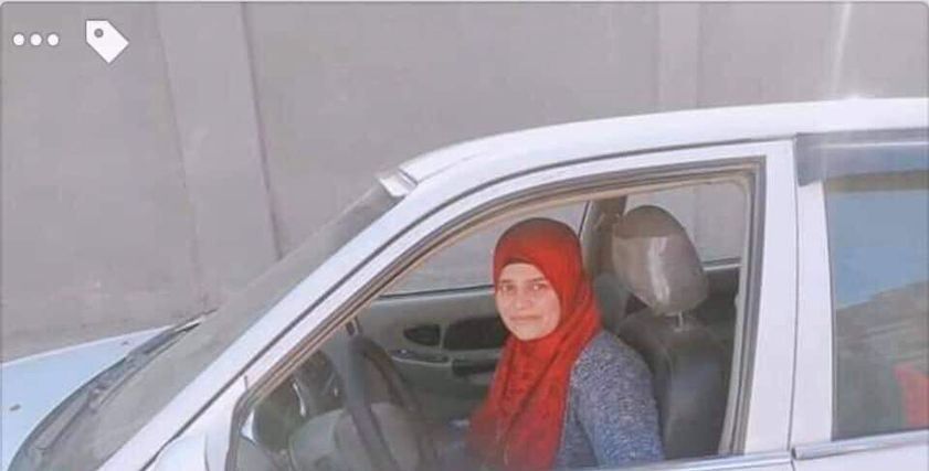 "فاطمة" أول سيدة تقود تاكسي في بورسعيد تواجه التنمر