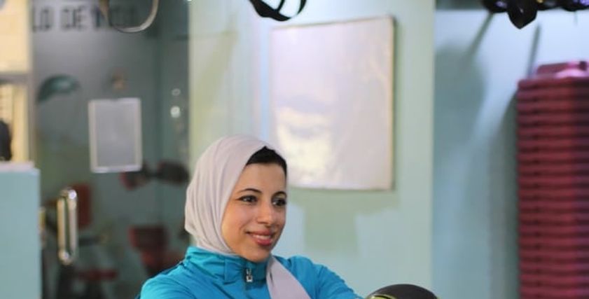 منى العراقي مدربة جيم بلغة الإشارة