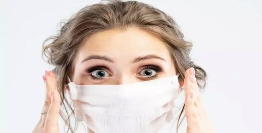 احذرِ وضع المكياج أثناء ارتداء الكمامة لـ3 أسباب