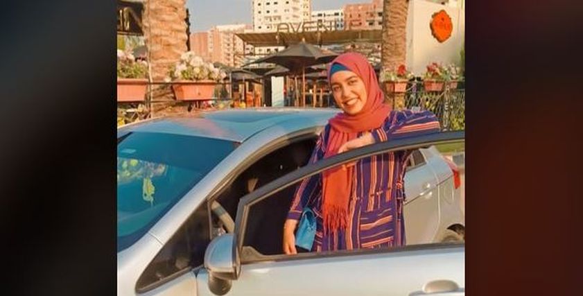 رضوى تعلم السيدات قيادة السيارات