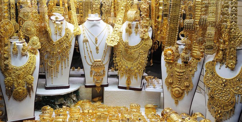 فتاة تقدم على سرقة كيلو ذهب ومبلغ 20 مليون جنية من خطيبها