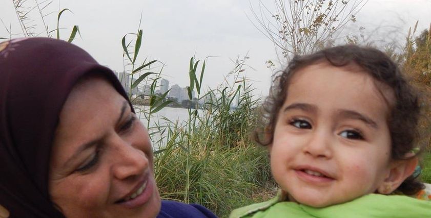 سماح وابنتها الطفلة ديالا عادل السيوي